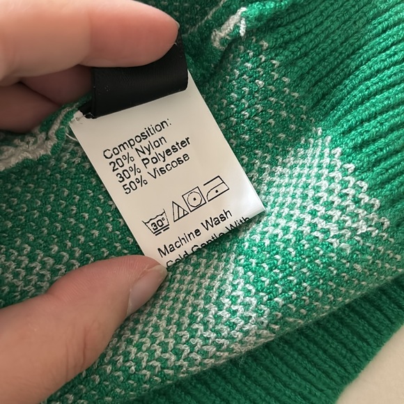 Cropped Sweater Vest - Picture 3 of 3